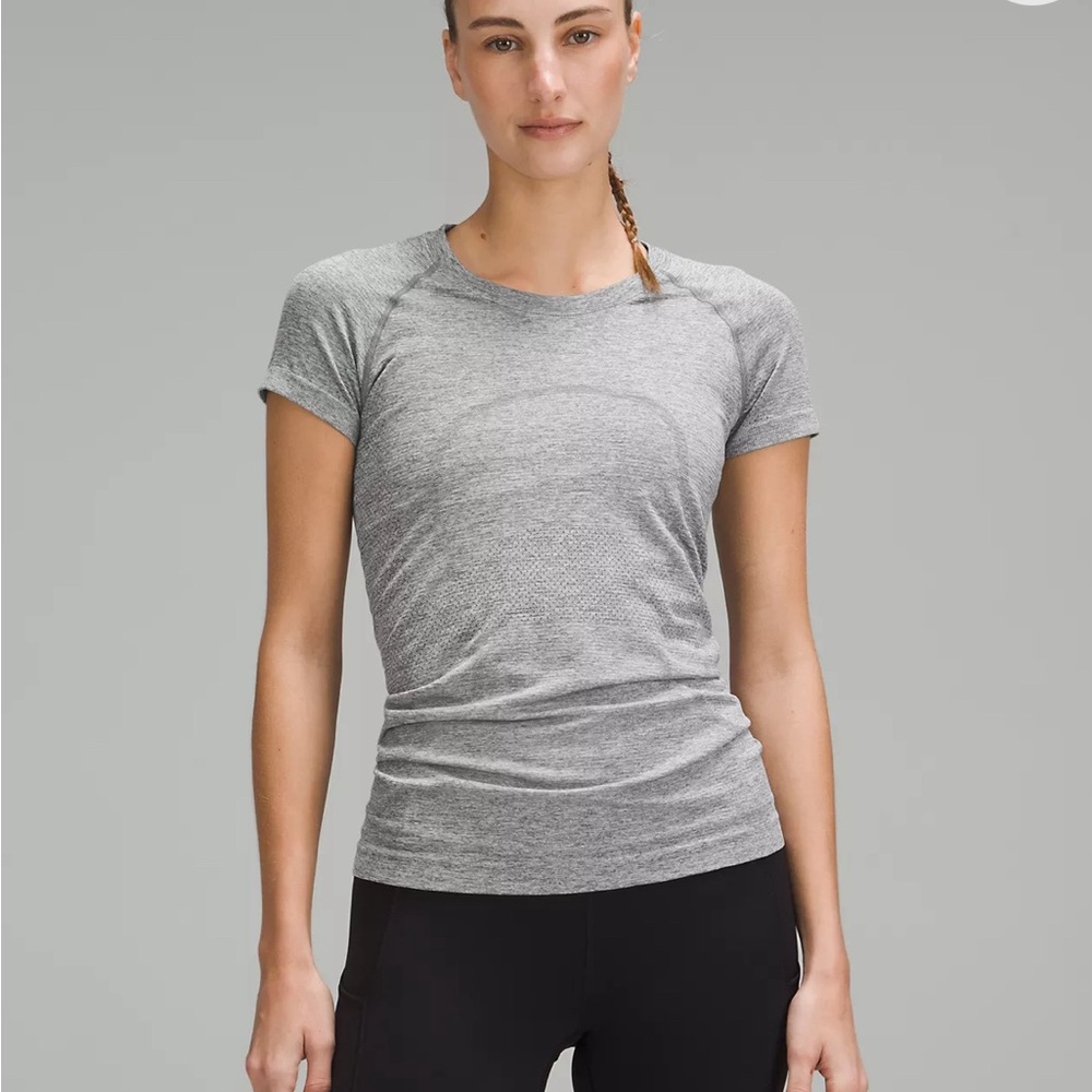 Lululemon, grey short sleeve, great condition (no tag), size 2